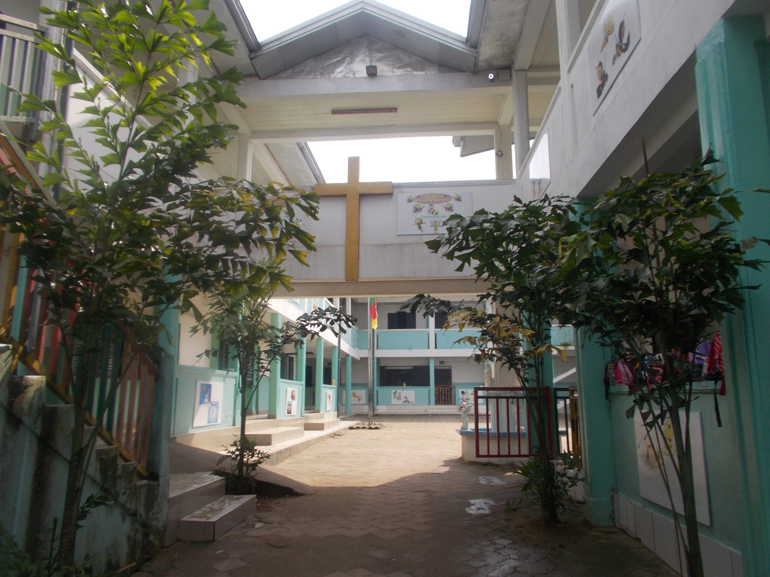 PLUS QU’UNE ÉCOLE, UNE IDÉOLOGIE